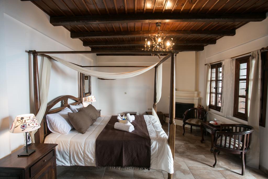 Enastron Guesthouse 帕莱斯潘蒂雷蒙 客房 照片