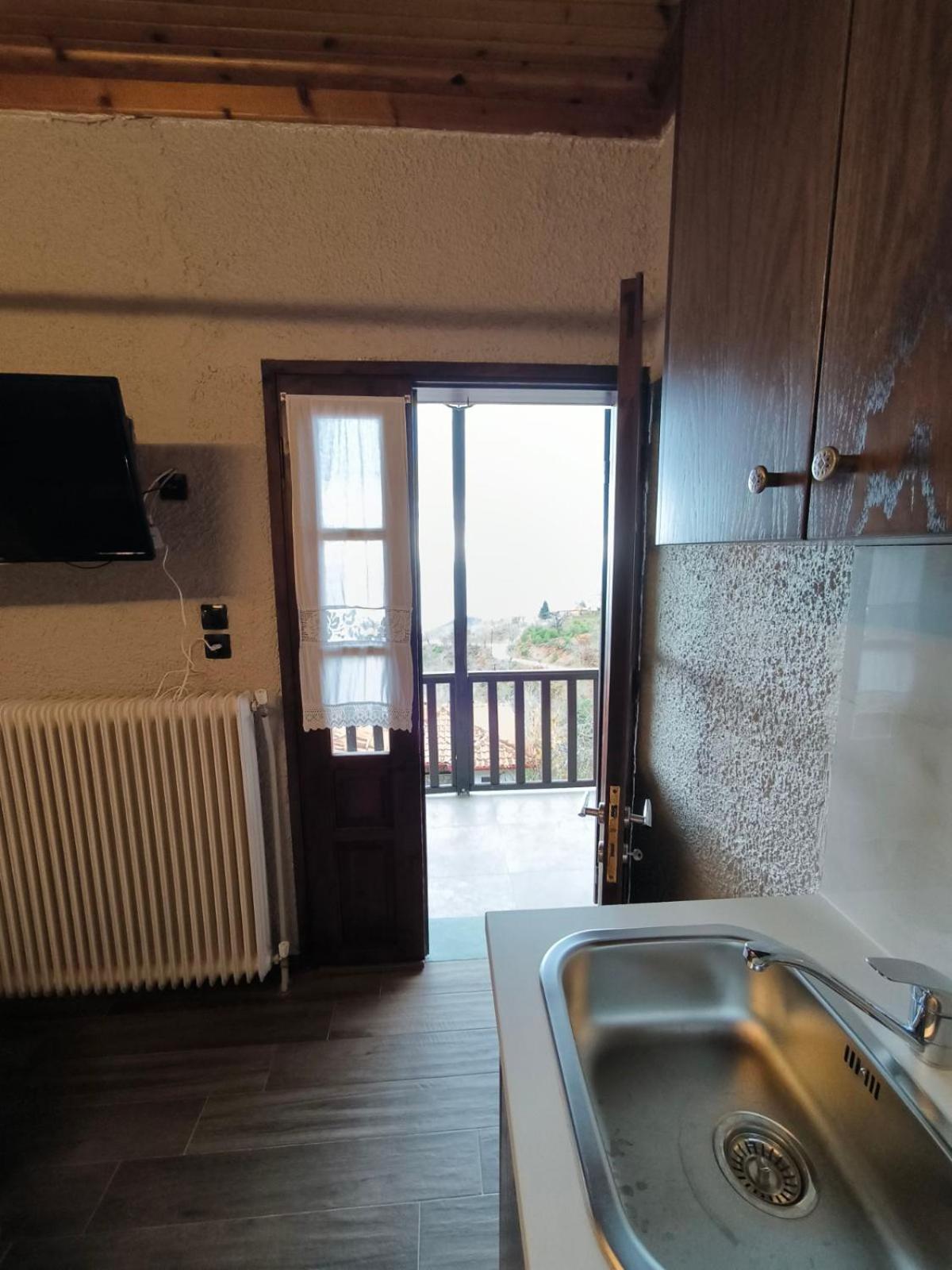 Enastron Guesthouse 帕莱斯潘蒂雷蒙 外观 照片