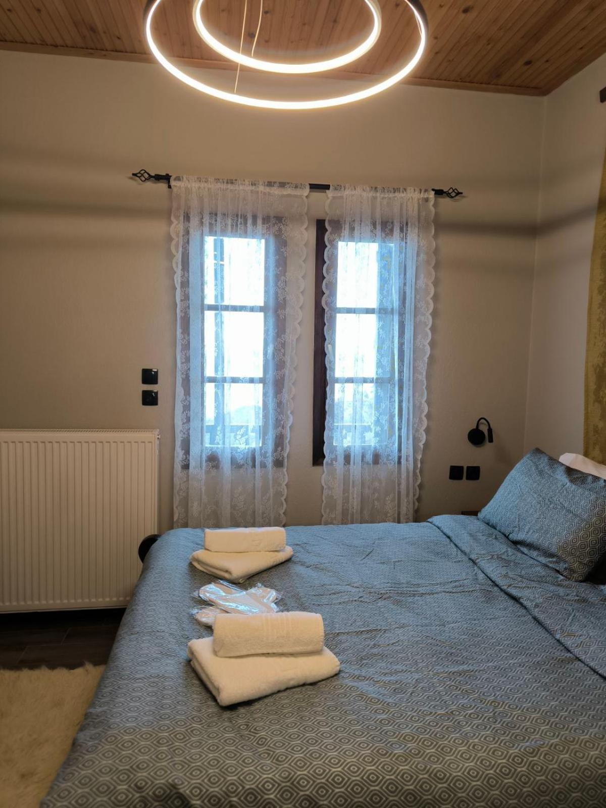 Enastron Guesthouse 帕莱斯潘蒂雷蒙 外观 照片
