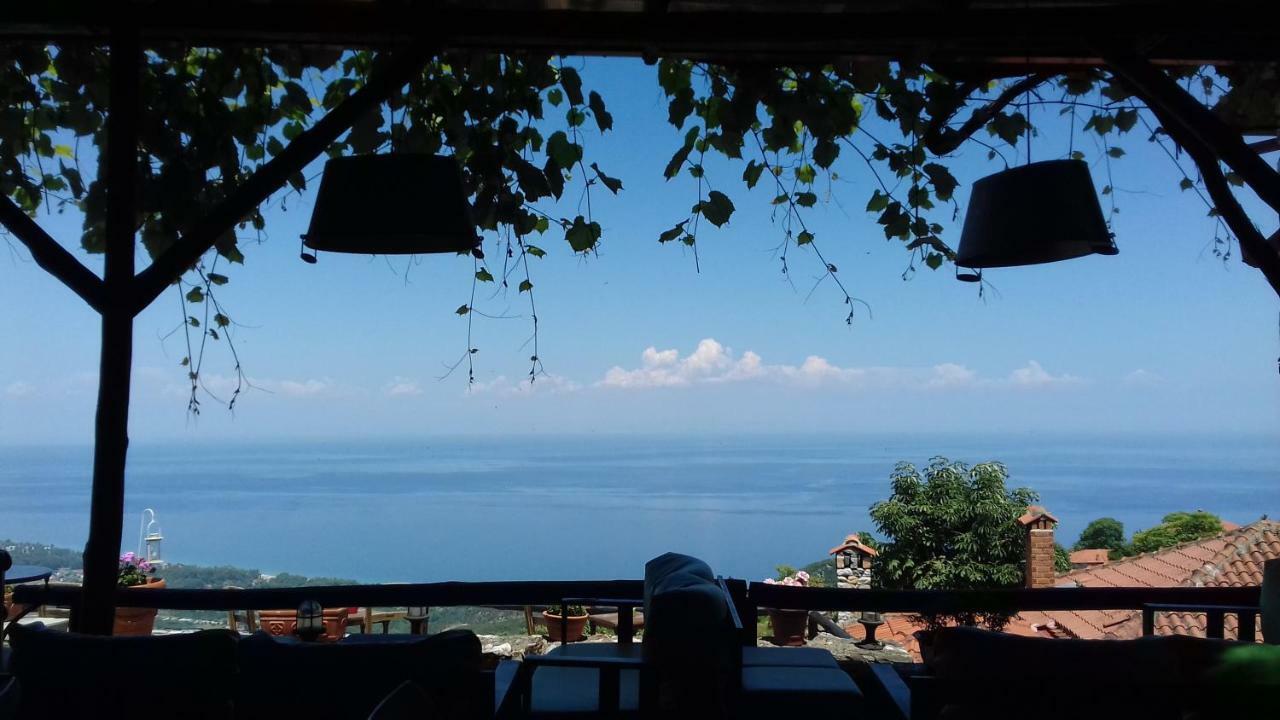 Enastron Guesthouse 帕莱斯潘蒂雷蒙 外观 照片